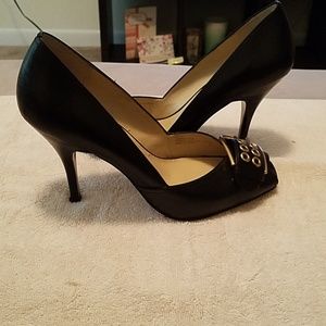 Ellen Tracy Heels